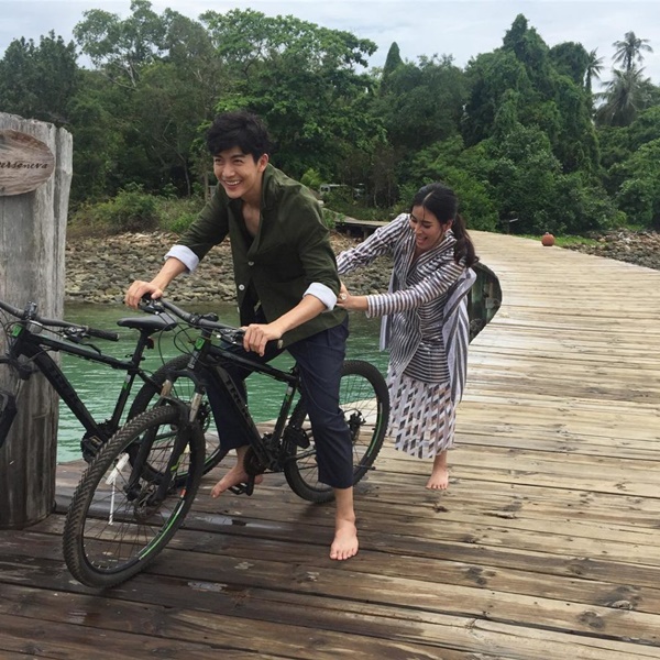 ดีเจพุฒ จุ๋ย วรัทยา