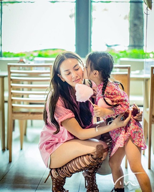 เจนี่ เทียนโพธิ์สุวรรณ สปีคอิงลิชกับ น้องบีน่า น้องบรู๊คลิน