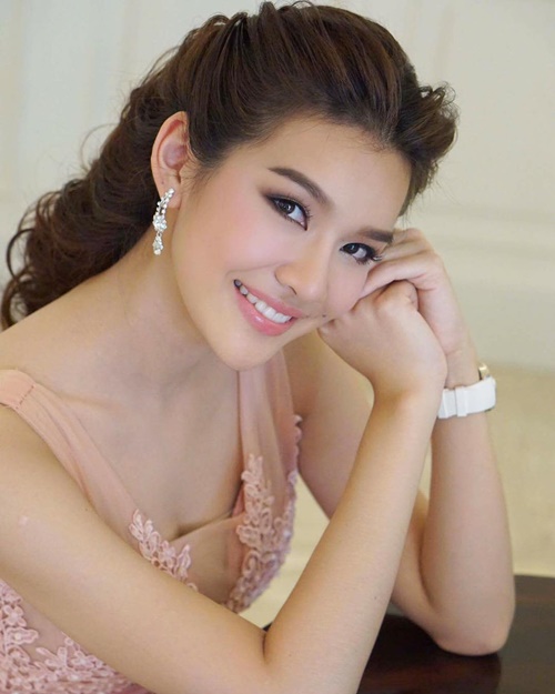 จุ๊บจิ๊บ ธนพร