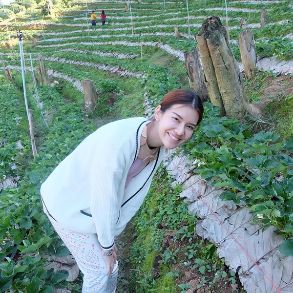 จุ๊บจิ๊บ ธนพร