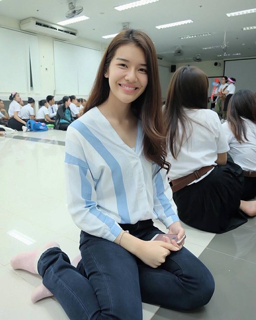 จุ๊บจิ๊บ ธนพร