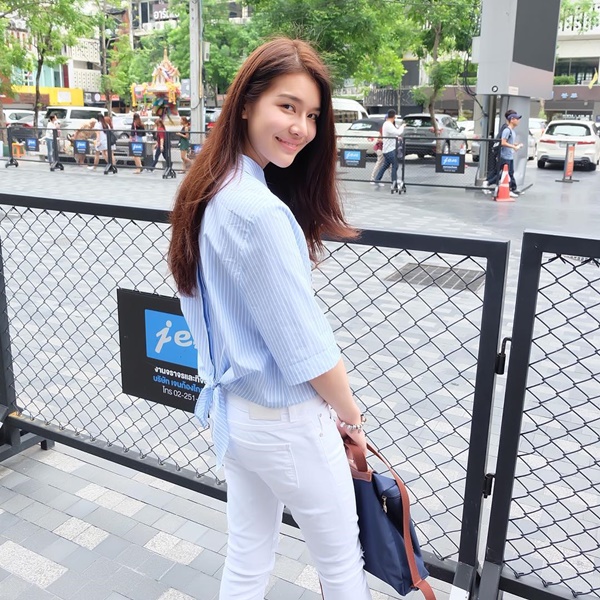 จุ๊บจิ๊บ ธนพร