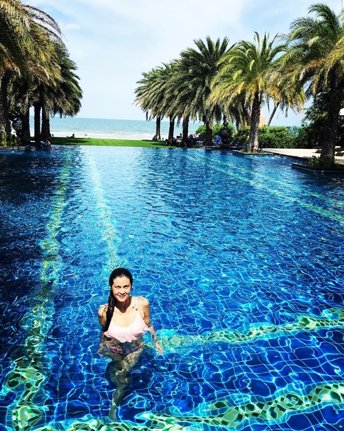 เจ เจตริน เจ้านาย เจ้าขุน เอามือปิดอกแม่ปิ่น