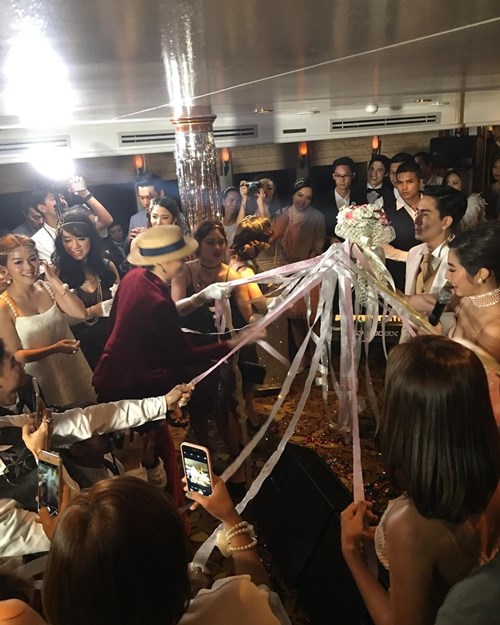 ช่อดอกไม้งานแต่ง กัปตัน-เอ้ก ใครได้ไปเอ่ย ? 