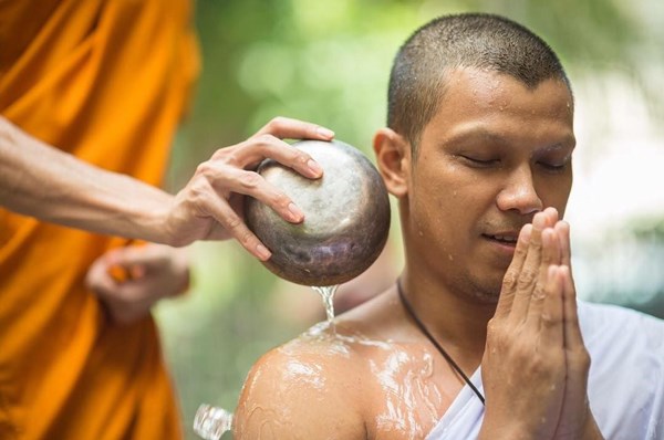 หนุ่ม กะลา