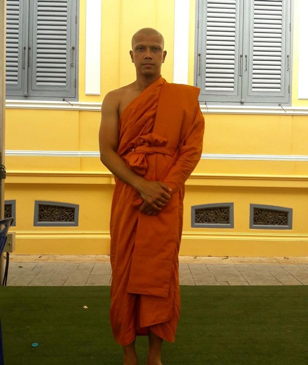 หนุ่ม กะลา