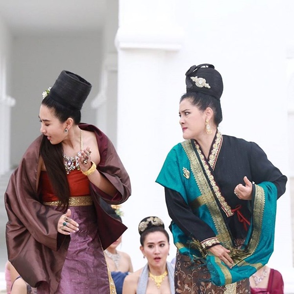 อั้ม พัชราภา กับฉากถูกนำตัวใส่ขื่อไปประหารใน เพลิงพระนาง