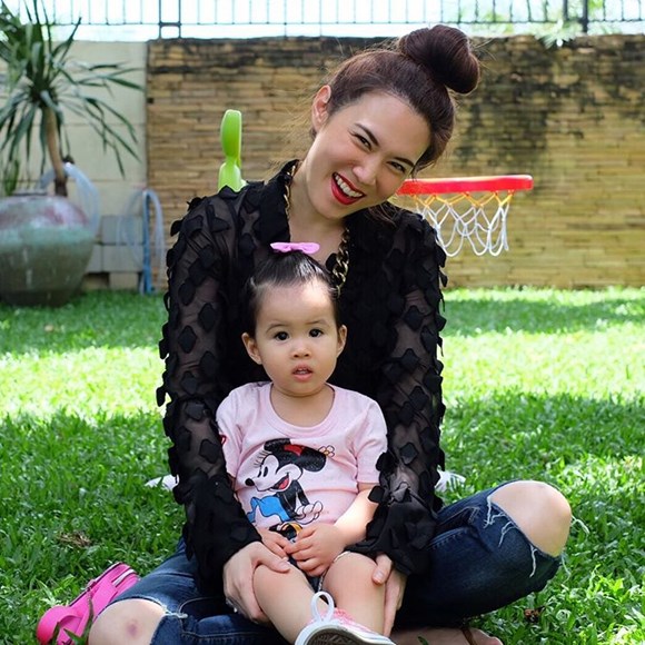 วิธีการเลี้ยงหลานของ อั้ม พัชราภา