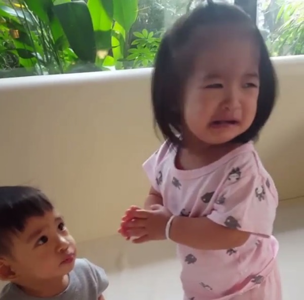 คลิปน้องอลิน น้องอลัน
