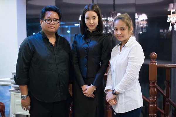 เบื้องหลังชุดไทยจิตรลดาสีดำของดาราไทย