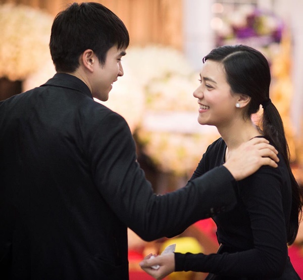 แม่แก้ว ของ ณเดชน์ ลงรูปยิ้มเซลฟี่ในงานศพพ่อ คิมเบอร์ลี่