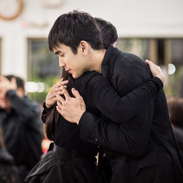 แม่แก้ว ของ ณเดชน์ ลงรูปยิ้มเซลฟี่ในงานศพพ่อ คิมเบอร์ลี่