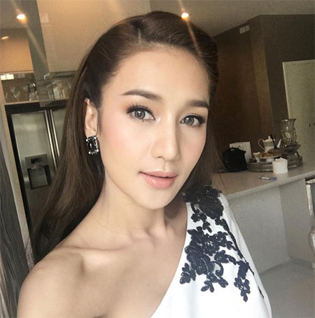 ดาราแต่งหน้าโทนนู้ด