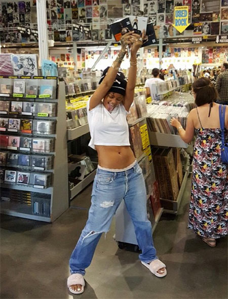 เสื้อครอปดารา