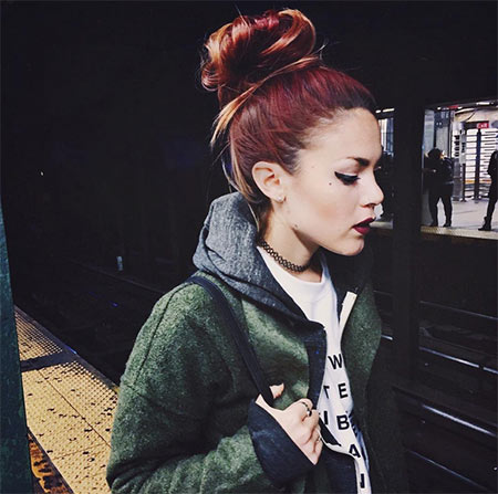 ผมมวยยุ่ง ๆ