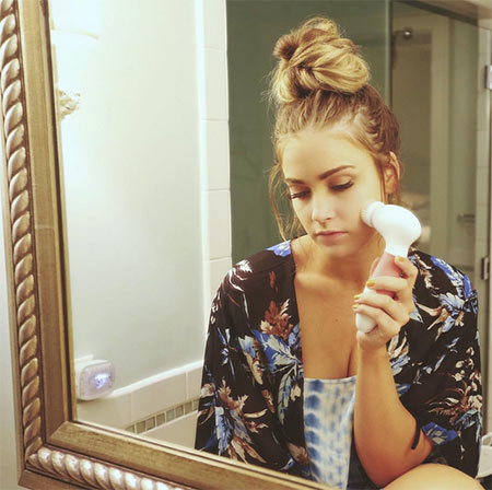 ผมมวยยุ่ง ๆ