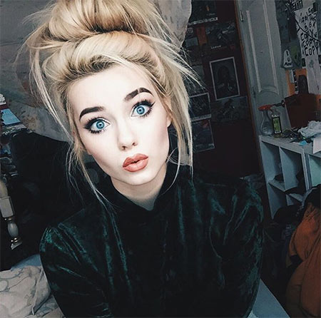 ผมมวยยุ่ง ๆ