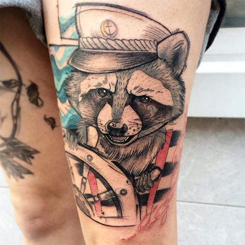 รอยสักหน้าขาผู้หญิง