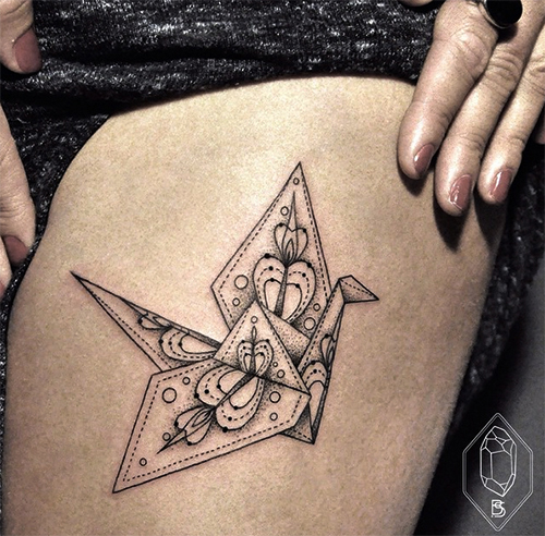 รอยสักหน้าขาผู้หญิง