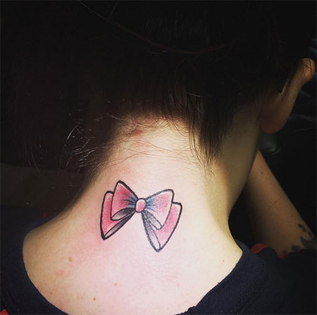 รอยสักหลังคอ