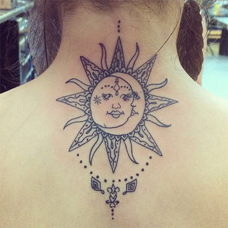 รอยสักหลังคอ