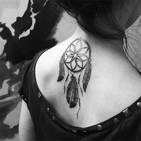 รอยสักหลังคอ