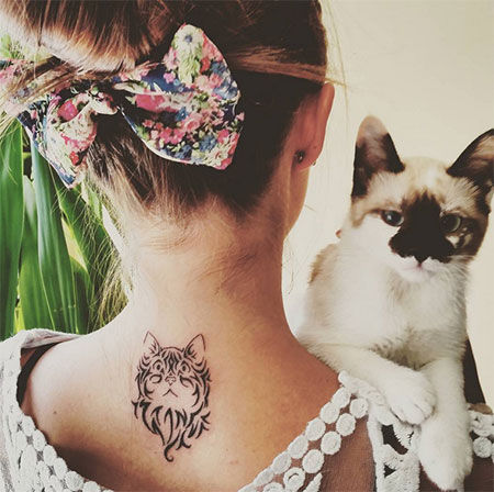 รอยสักหลังคอ