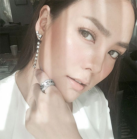 เจนี่ เทียนโพธิ์สุวรรณ แต่งหน้า