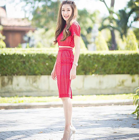 ดาราใส่ชุดแดง