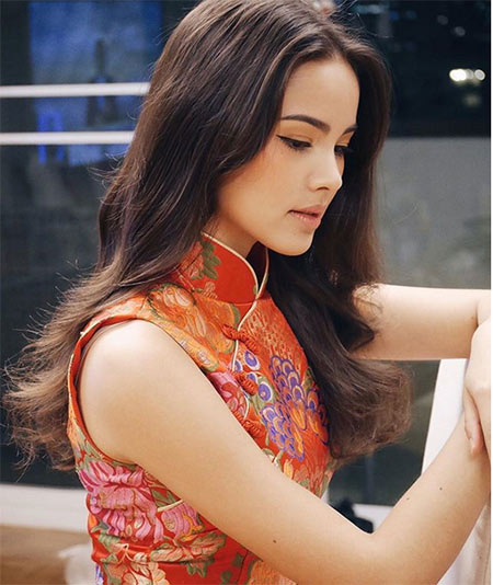 ดาราใส่ชุดแดง