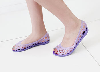 รองเท้าเที่ยวสงกรานต์