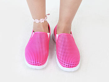 รองเท้าเที่ยวสงกรานต์