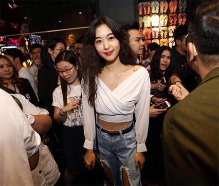 กางเกงยีนส์ทรงบอยเฟรนด์