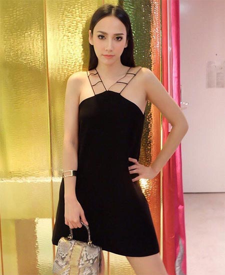 ชุดสีดำดารา