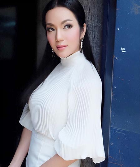 ดาราผมดำตรงสวย