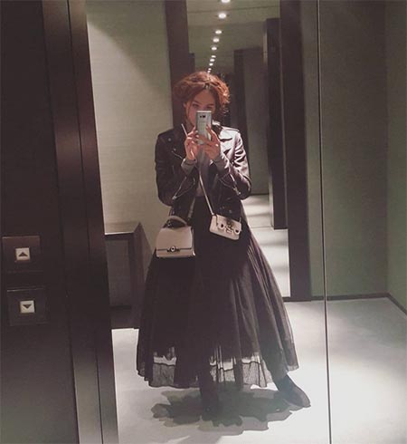 ชุดสีดำดารา