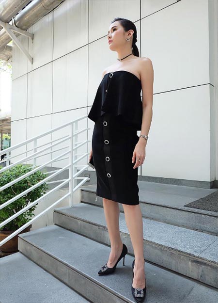 ชุดสีดำดารา