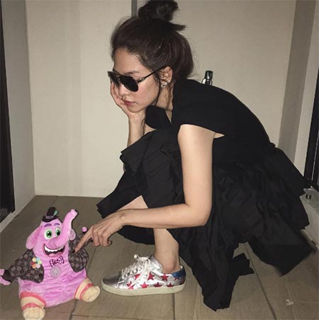 ชุดสีดำดารา