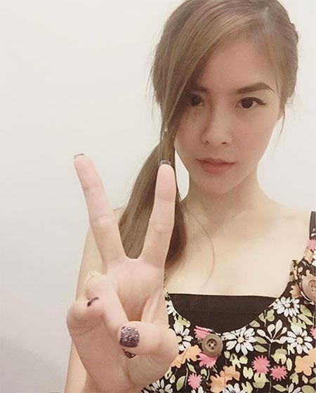 เสื้อผ้าลายดอกดารา