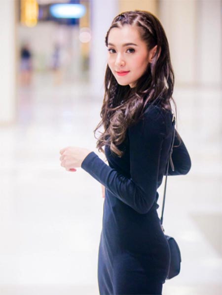 ชุดสีดำดารา