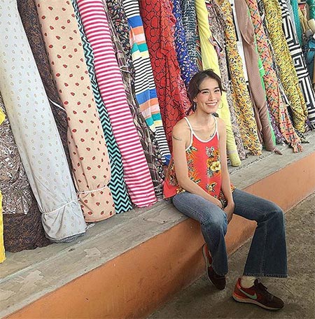 เสื้อผ้าลายดอกดารา