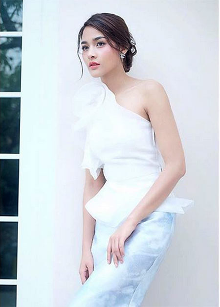 เสื้อเปิดไหล่ดารา