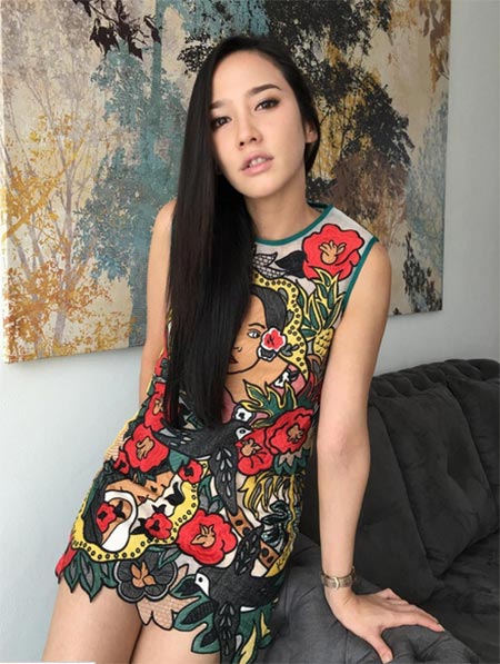 ดาราผมดำตรงสวย