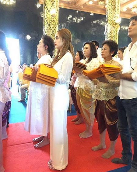 ชุดไปวัดดารา