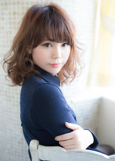 ผมลอนประบ่า