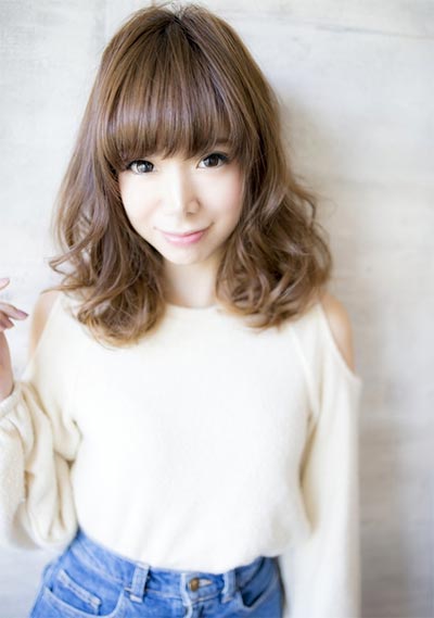 ผมลอนประบ่า