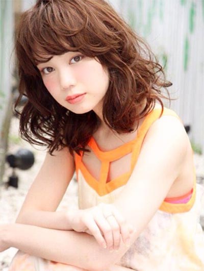 ผมลอนประบ่า