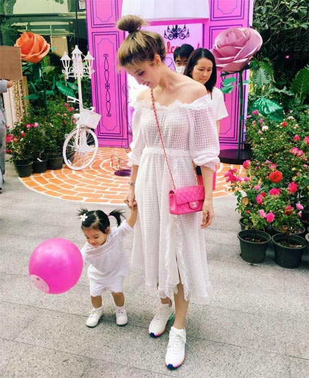 เธอ รวรีย์