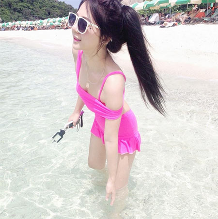 ชุดว่ายน้ำเน็ตไอดอล