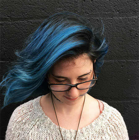 ผมสีน้ำเงิน